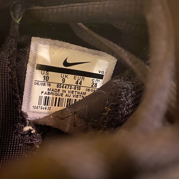 Nike shoes - Picture 4 of 5